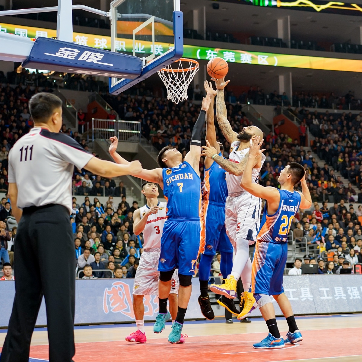 兰国脚中卫 兰国脚中卫